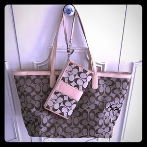 Authentic coach bag/wristlet set!